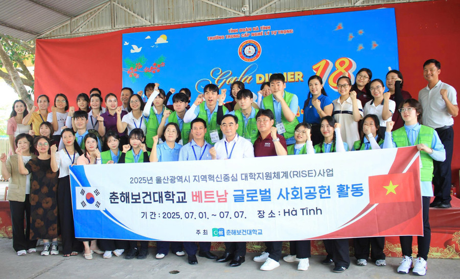 Trường Cao đẳng Y tế Choonhae (Hàn Quốc) cùng 25 tình nguyện viên.