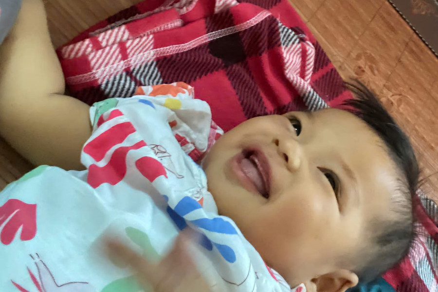 Bé Khánh Vy những ngày yên bình bên bố mẹ. 3.jpg