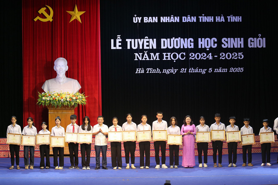 Năm học 2024-2025 nhiều học sinh đạt giải ở các sân chơi trí tuệ. 9-2.jpg