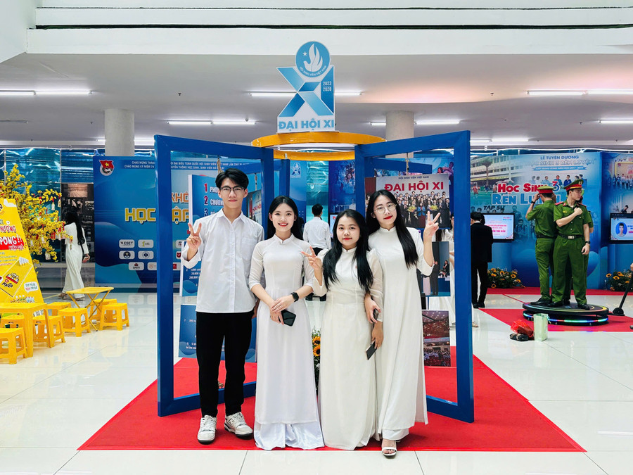 Cẩm Ly là đại diện trẻ tuổi nhất Hà Tĩnh vinh dự nhận Giải thưởng Lý Tự Trọng 2025 – ghi nhận những đóng góp nổi bật trong công tác Đoàn. 8dce98779d2c2872713d.jpg