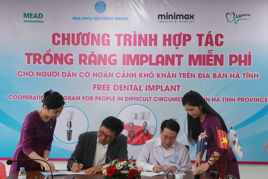 Các bên ký kết biên bản thoả thuận hợp tác trong lĩnh vực trồng răng Implant.