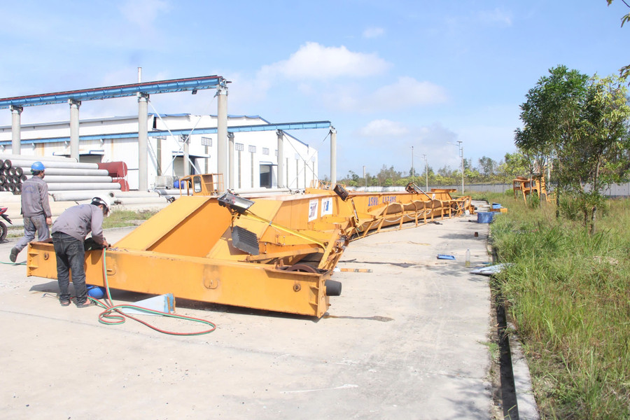 4/6 cầu trục dầm cẩu cấu kiện, cọc nhồi có tổng trị giá hơn 10 tỷ đồng bị hư hỏng không thể khắc phục. img-1759328950004-1759329210742.jpg