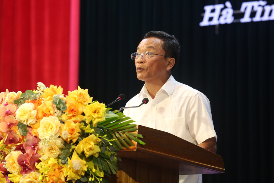 Phó Chủ tịch HĐND tỉnh Hà Tĩnh Trần Văn Kỳ biểu dương những thành quả của ngành Giáo dục tỉnh Hà Tĩnh đạt được trong năm học 2024-2025. 1.jpg