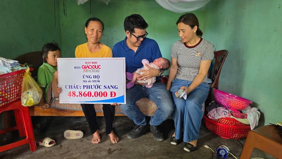 Các tấm lòng hảo tâm đã chung tay ủng hộ gia đình bé Phước Sang với số tiền hơn 48 triệu đồng.