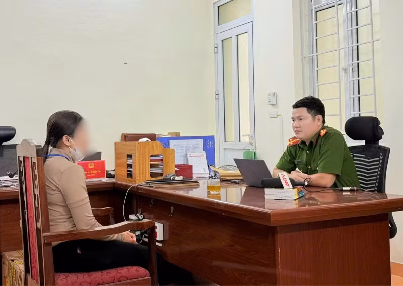 Cô giáo T. bị lừa hơn 400 triệu đồng. (Ảnh: CACC).