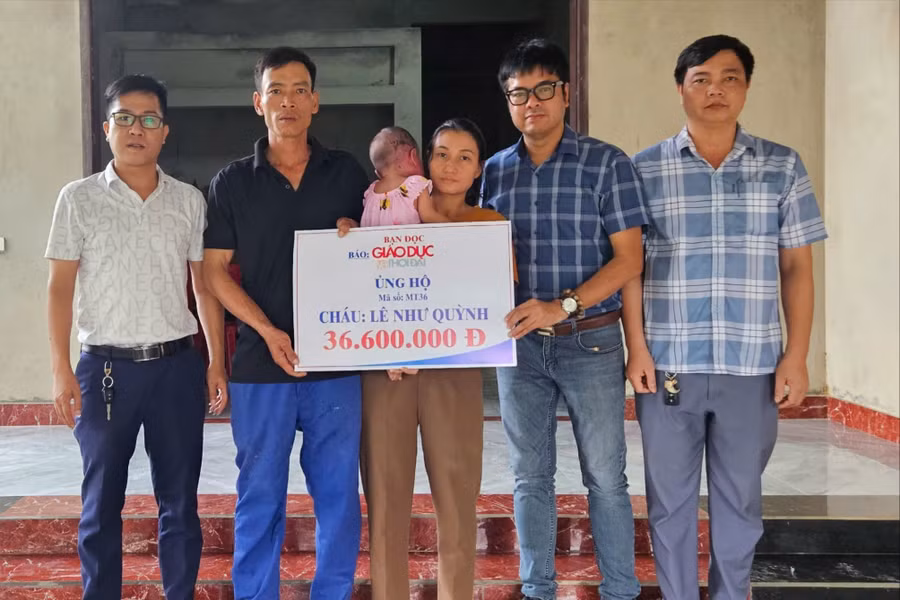 Gần 37 triệu đồng được trao đến bé Như Quỳnh.