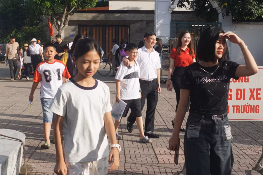 Kỳ kiểm tra, đánh giá năng lực tuyển sinh vào lớp 6 Trường THCS Lê Văn Thiêm thu hút hơn 1.000 thí sinh.