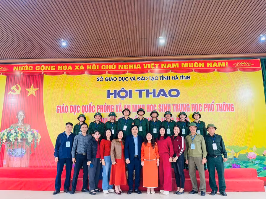 Giải Nhì toàn đoàn tại Hội thao Giáo dục QPAN học sinh THPT tỉnh Hà Tĩnh lần thứ II. 1.jpg