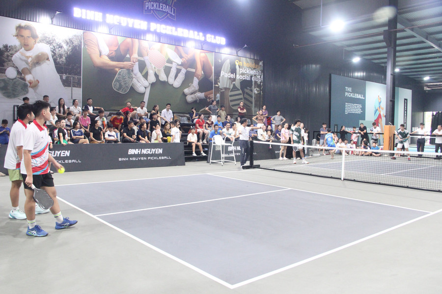 Đông đảo khán giả tới cụm sân Pickleball Bình Nguyên theo dõi các trận đấu ở vòng chung kết. img-4970.jpg