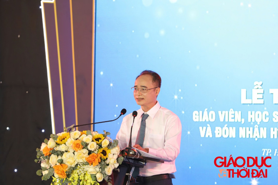 Ông Nguyễn Văn Quang – Hiệu trưởng Trường THPT Cẩm Bình. z6587224646772-ff9e1df7f02c86ff19a1d274568723e0-9637.jpg