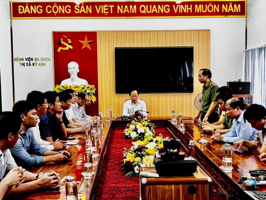 Lãnh đạo tỉnh Hà Tĩnh chỉ đạo các ngành chức năng tập trung cứu chữa các nạn nhân, đồng thời làm rõ nguyên nhân vụ tai nạn. fb-img-1753411485461.jpg