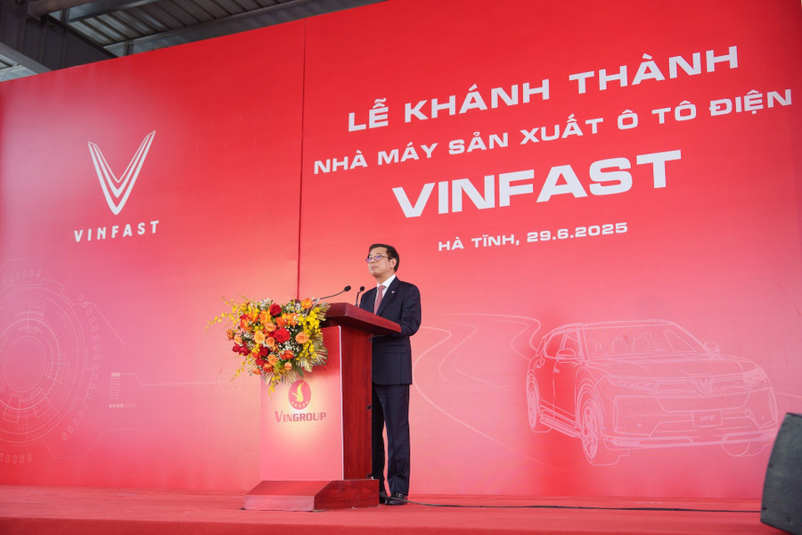 Ông Nguyễn Việt Quang, Phó Chủ tịch kiêm Tổng Giám đốc Tập đoàn Vingroup phát biểu tại lễ khánh thành. ong-nguyen-viet-quang-pho-chu-tich-tong-giam-doc-tap-doan-vingroup-phat-bieu-tai-su-kien.jpg