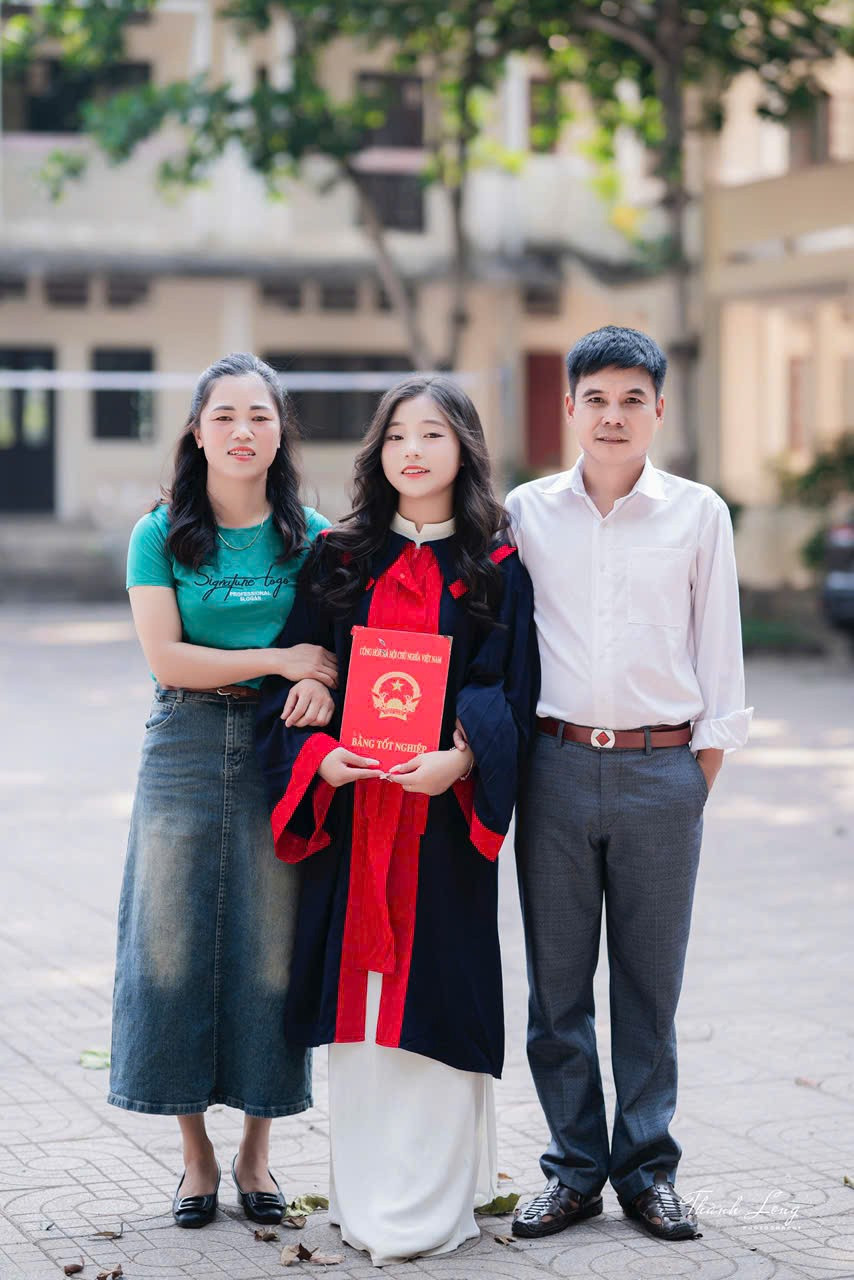 Con đường chạm đến ước mơ của Diệu Châu, đang hiện thực hóa hành trình gieo ánh sáng tri thức nơi vùng biên của thầy cô giáo, những lực lượng bám bản. anh-sang-noi-vung-bien-anh4.jpg