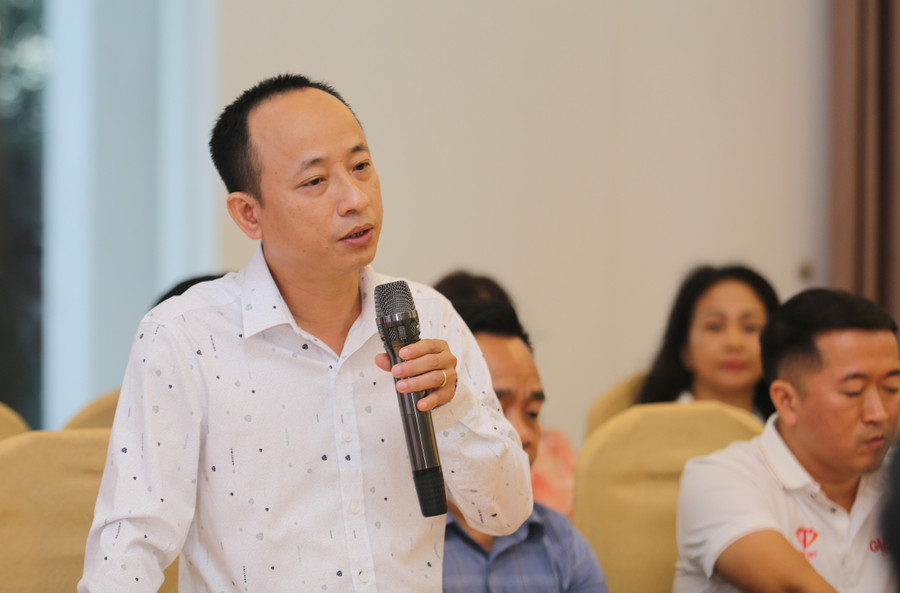 Ông Thiều Thúc Khang - Trưởng Ban Kinh tế Xã hội lưu ý một số nội dung trong quá trình tác nghiệp. 4i7a0956.jpg