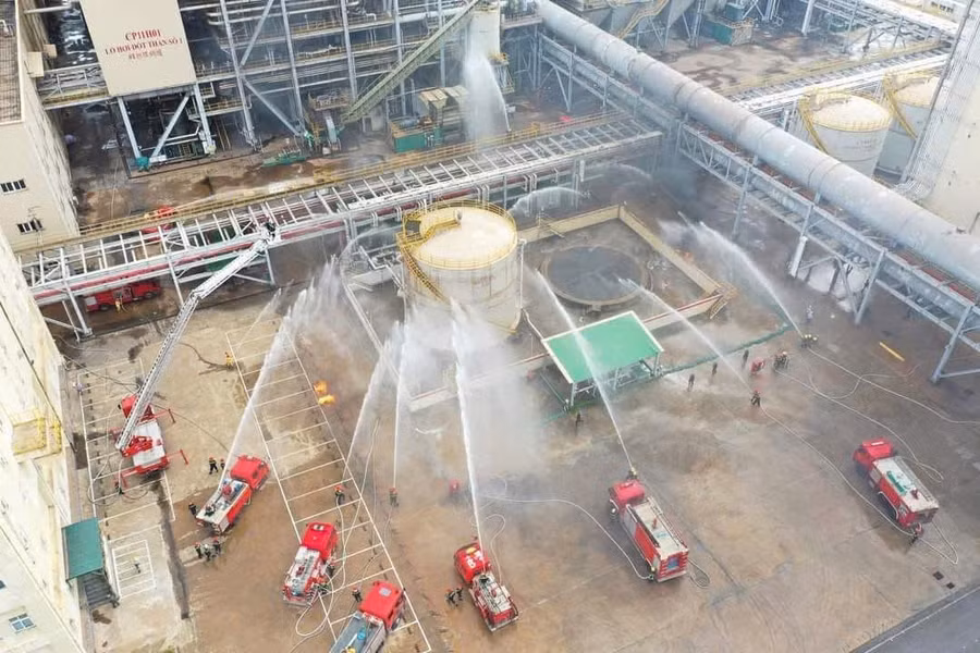 Các lực lượng tham gia diễn tập PCCC&CNCH tại Công ty TNHH gang thép Formosa Hà Tĩnh.