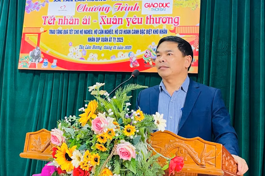 Ông Nguyễn Văn Ninh - Chủ tịch UBND xã Tân Lâm Hương phát biểu tại Lễ trao quà.