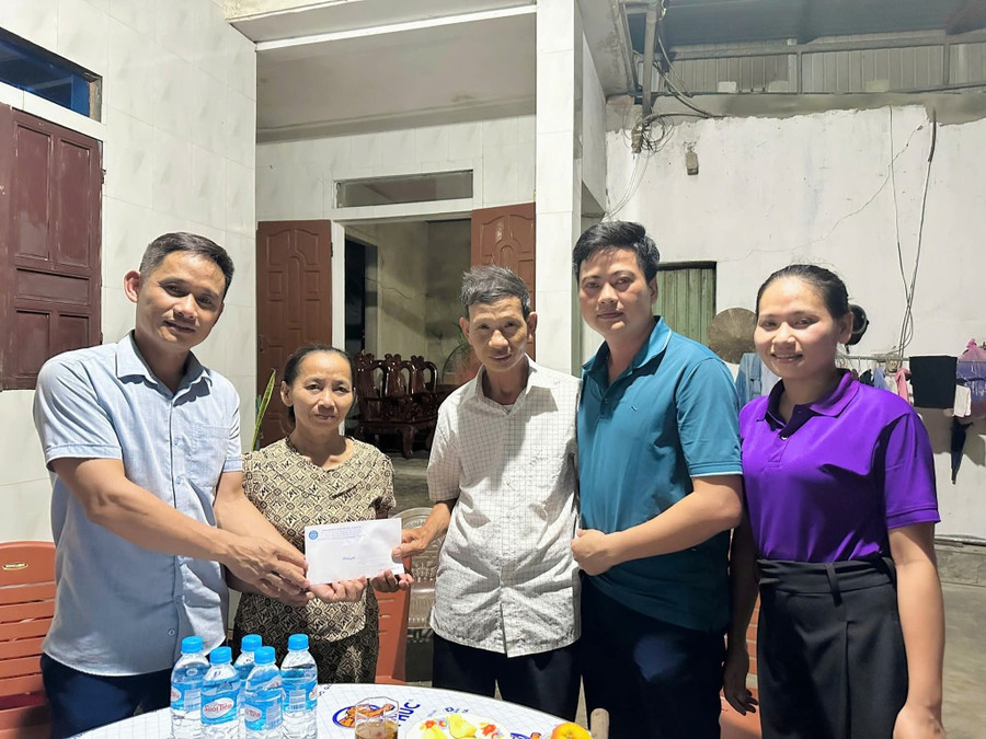 Nha khoa Mai Hùng Group cũng là đơn vị thường xuyên đồng hành các hoạt động nhân ái, giúp đỡ các hoàn cảnh khó khăn. 1000029926.jpg