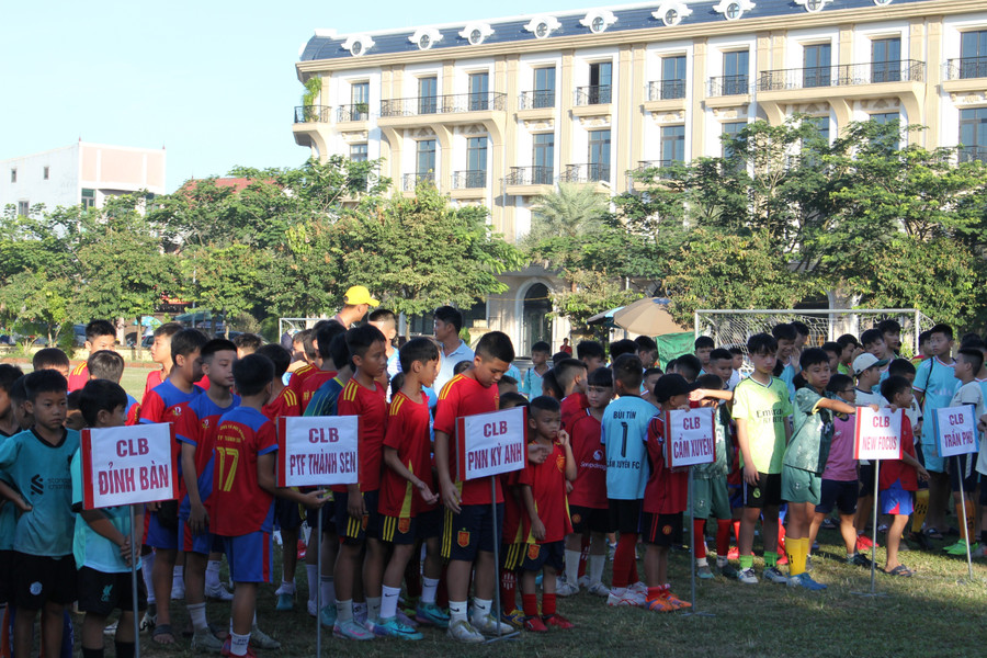 Hơn 1.000 cầu thủ nhí đến từ 22 CLB trên toàn tỉnh tranh tài 7 nội dung thi đấu. img-0073.jpg