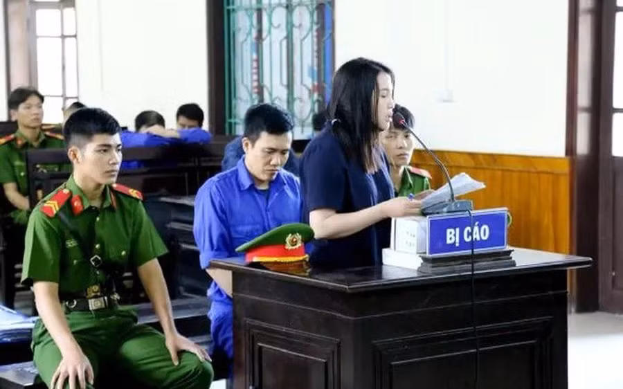 Vợ chồng Phương và Thành tại tòa.