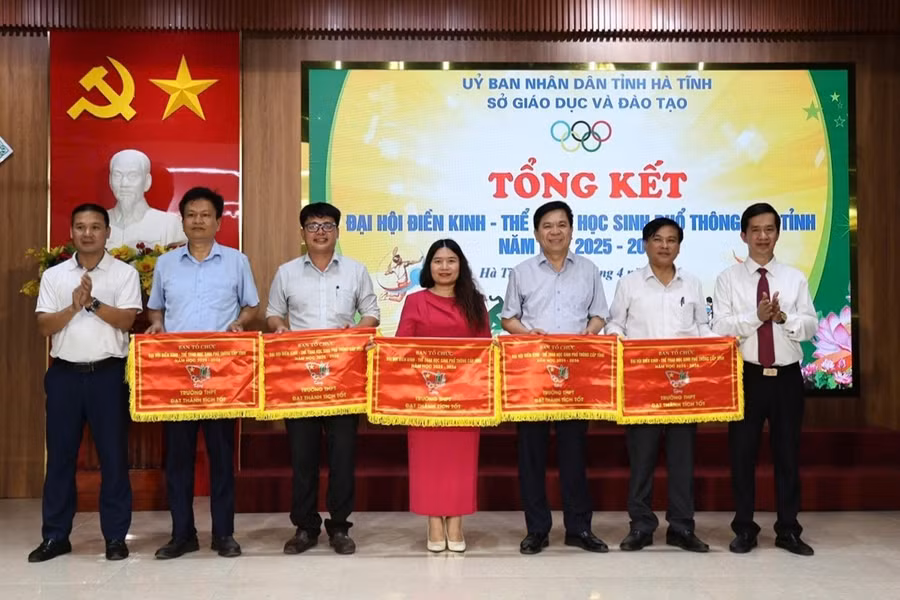 Tại Đại hội Điền kinh - Thể thao học sinh phổ thông cấp tỉnh, Trường THPT Lê Quý Đôn đã giành được nhiều thành tích cao.