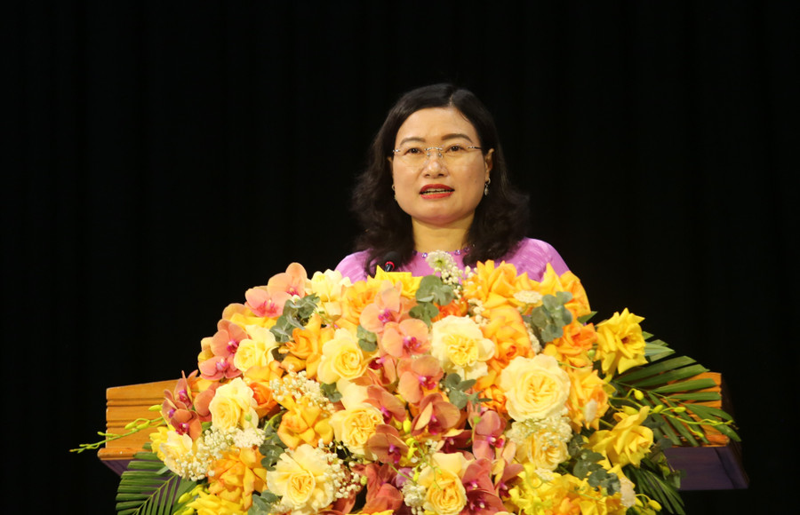 Bà Nguyễn Thị Nguyệt - Giám đốc Sở GD&ĐT Hà Tĩnh phát biểu chúc mừng tại buổi Lễ. 20.jpg