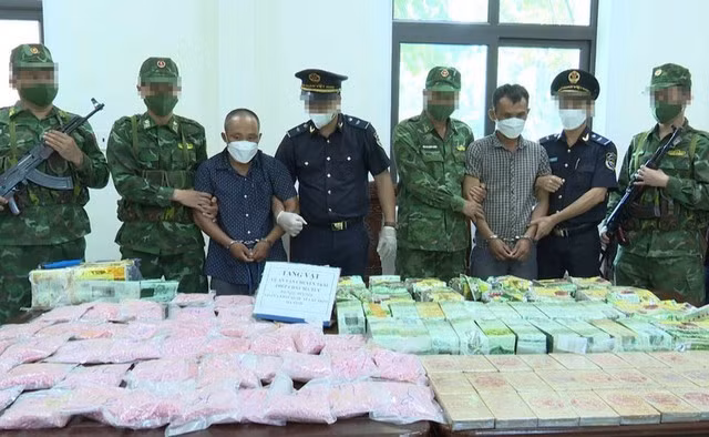 Xeng và Sisavanh Yongyaerlor bị bắt cùng tang vật.