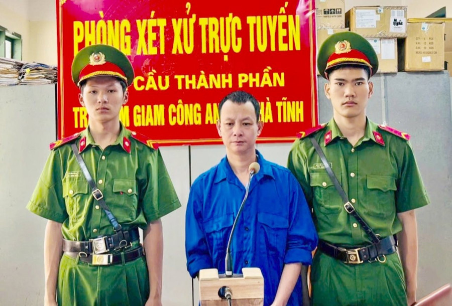 Trần Văn Huy tại phòng xét xử.