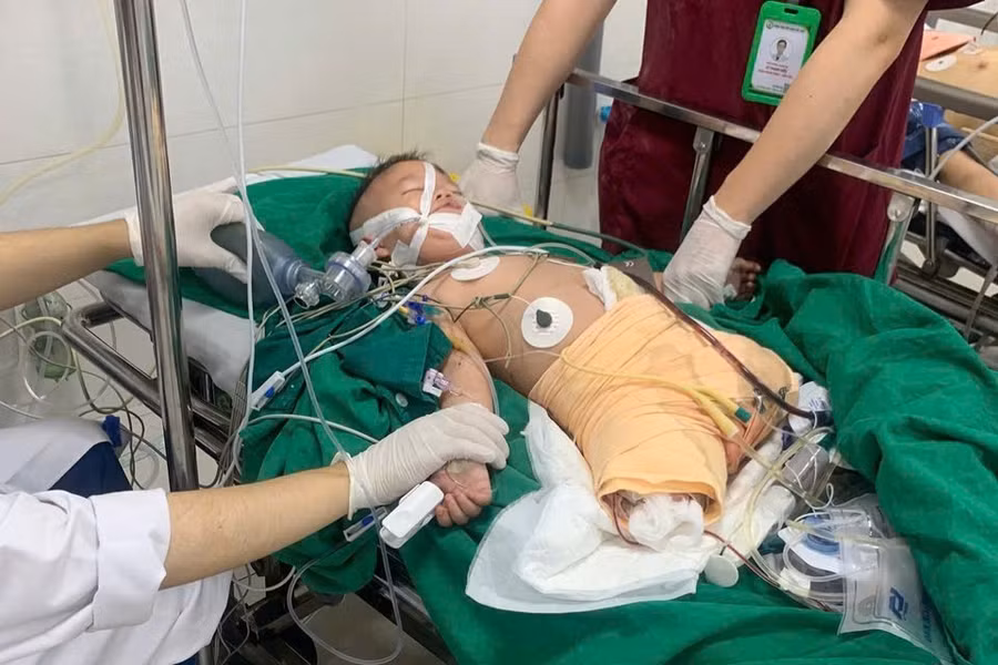 Tai nạn kinh hoàng đã cướp mất đôi chân khi vừa mới 2 tuổi.