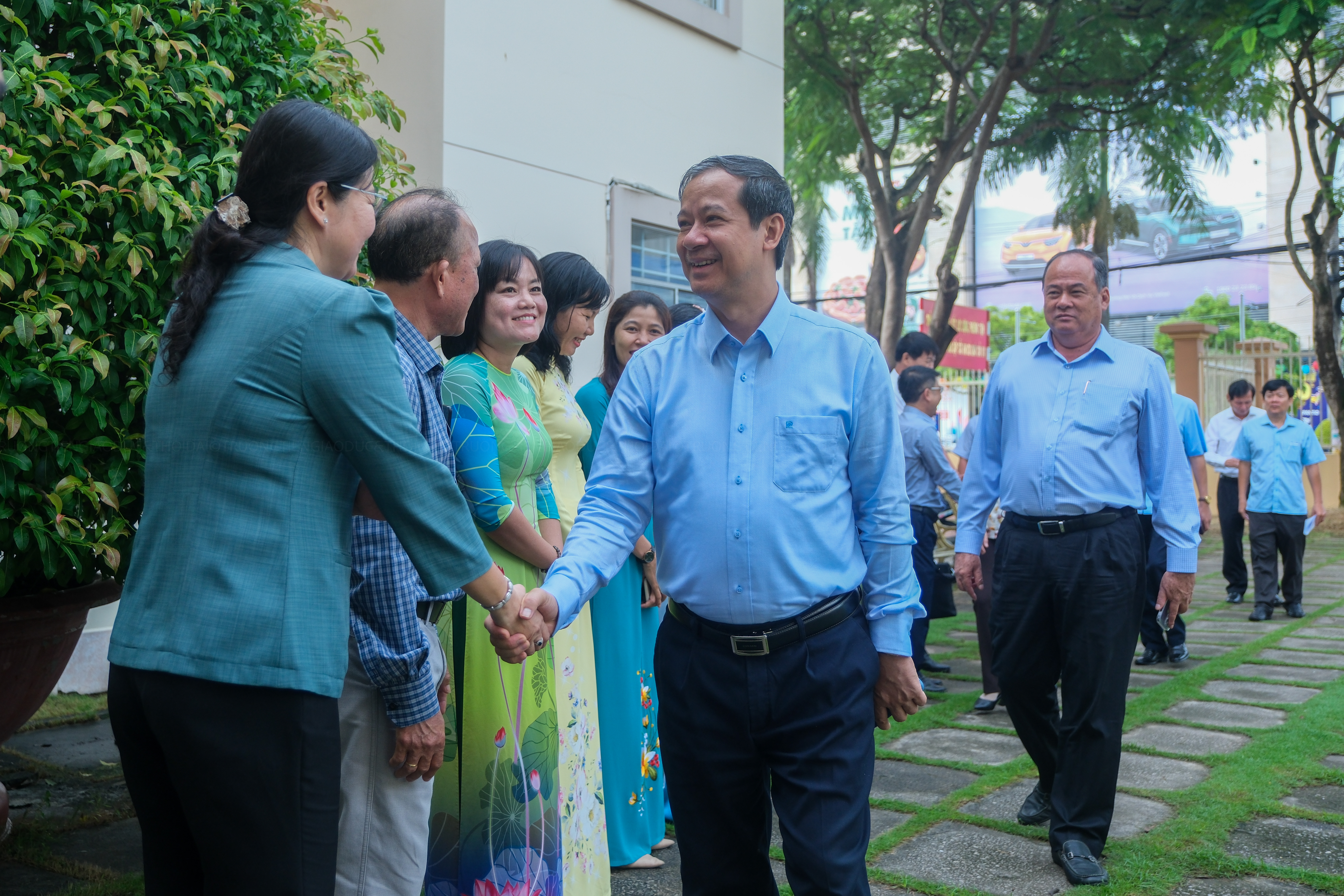 Bộ trưởng Bộ GD&ĐT Nguyễn Kim Sơn cùng Đoàn công tác đến khảo sát và làm việc với trường THPT chuyên Thoại Ngọc Hầu (tỉnh An Giang). Bộ trưởng Bộ GD&ĐT Nguyễn Kim Sơn cùng Đoàn công tác đến khảo sát và làm việc với trường THPT chuyên Thoại Ngọc Hầu (tỉnh An Giang).