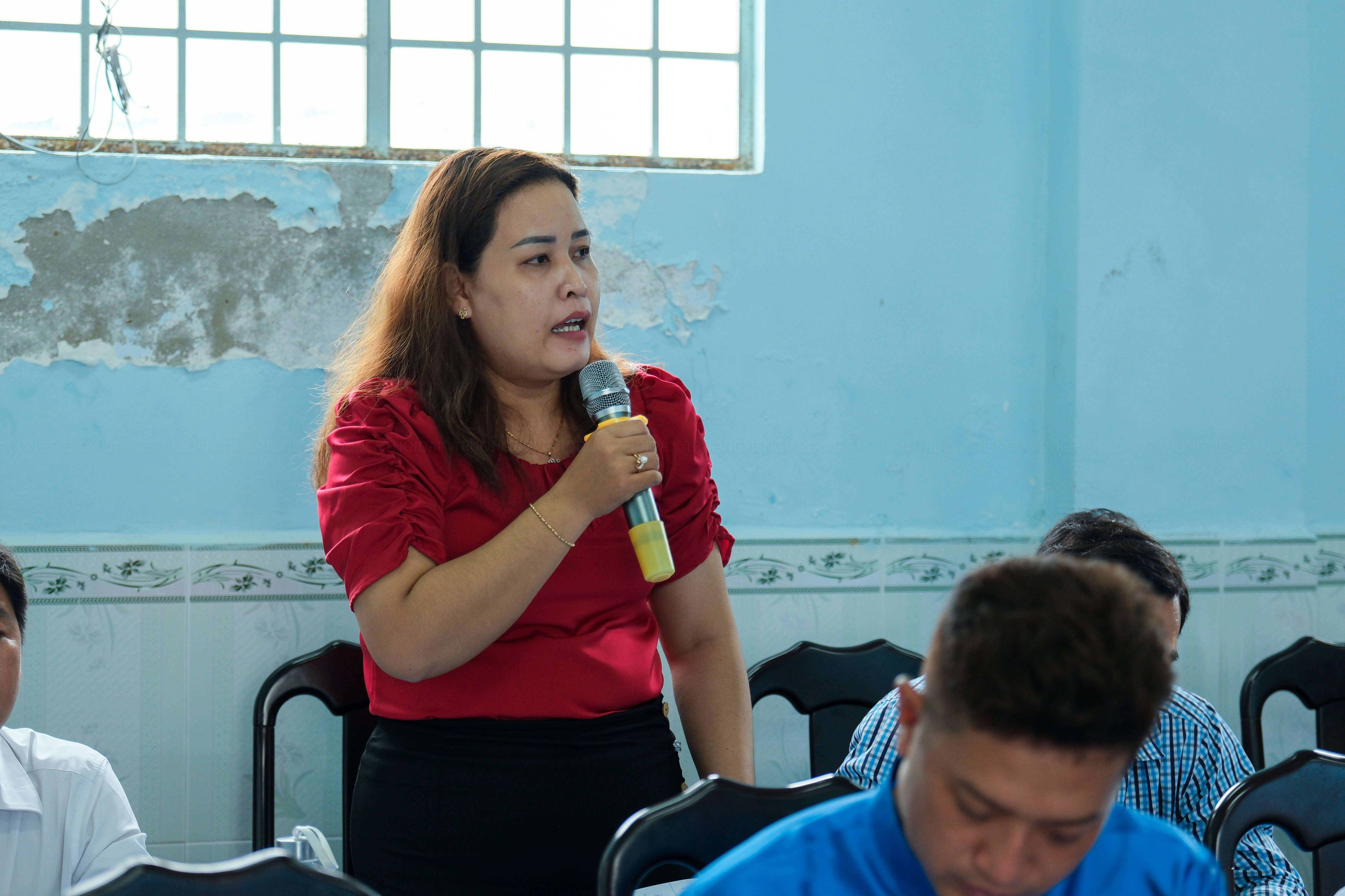 Cô Trần Thị Dung - Tổ trưởng bộ môn khoa học xã hội cho biết: Bản thân cô có nhiều thay đổi, nhất là phương pháp kỹ năng giảng dạy, soạn giảng và nội dung bài học có nhiều cái mới hơn.