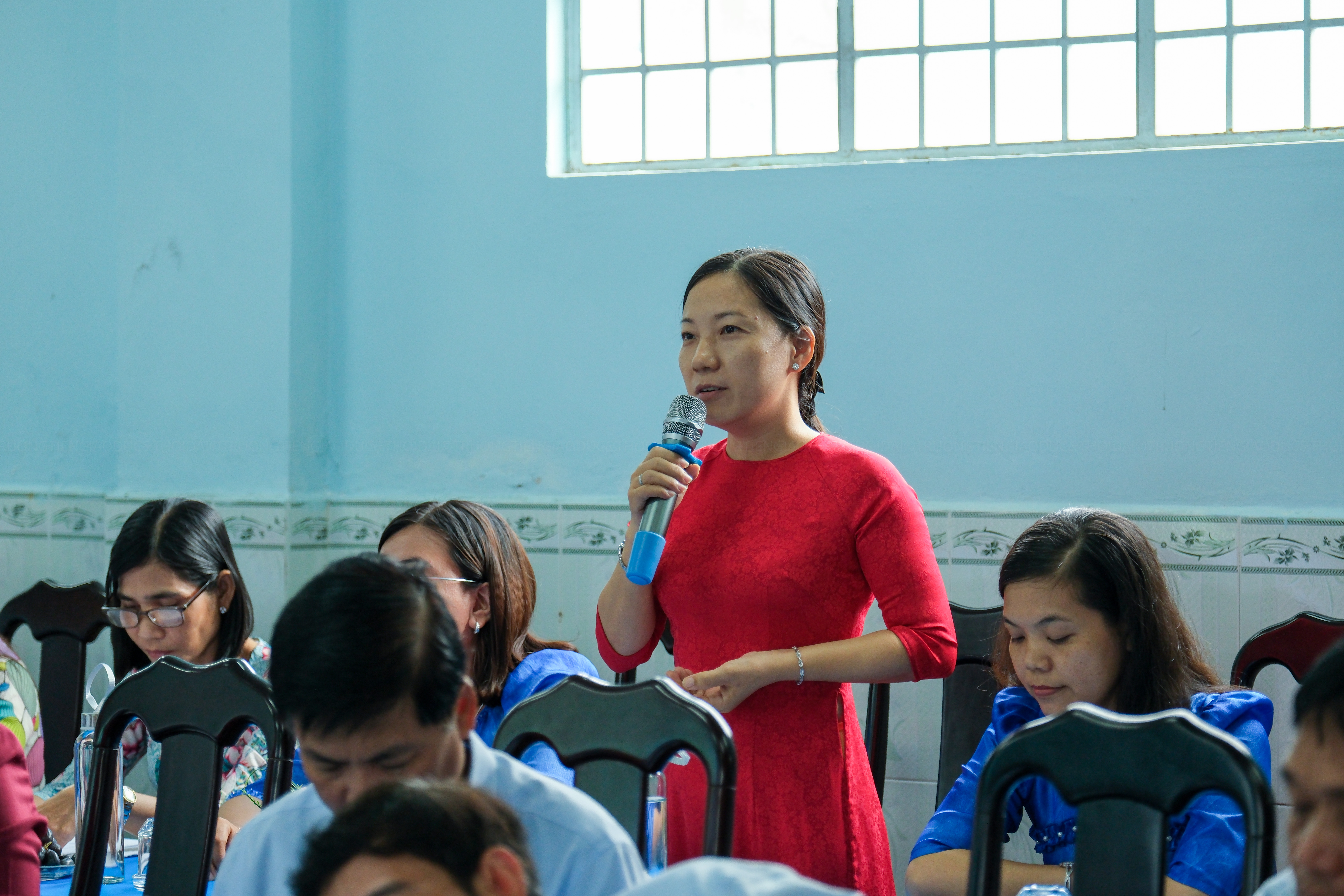 Cô Trần Thị Dung - Tổ trưởng bộ môn khoa học xã hội cho biết: Bản thân cô có nhiều thay đổi, nhất là phương pháp kỹ năng giảng dạy, soạn giảng và nội dung bài học có nhiều cái mới hơn.