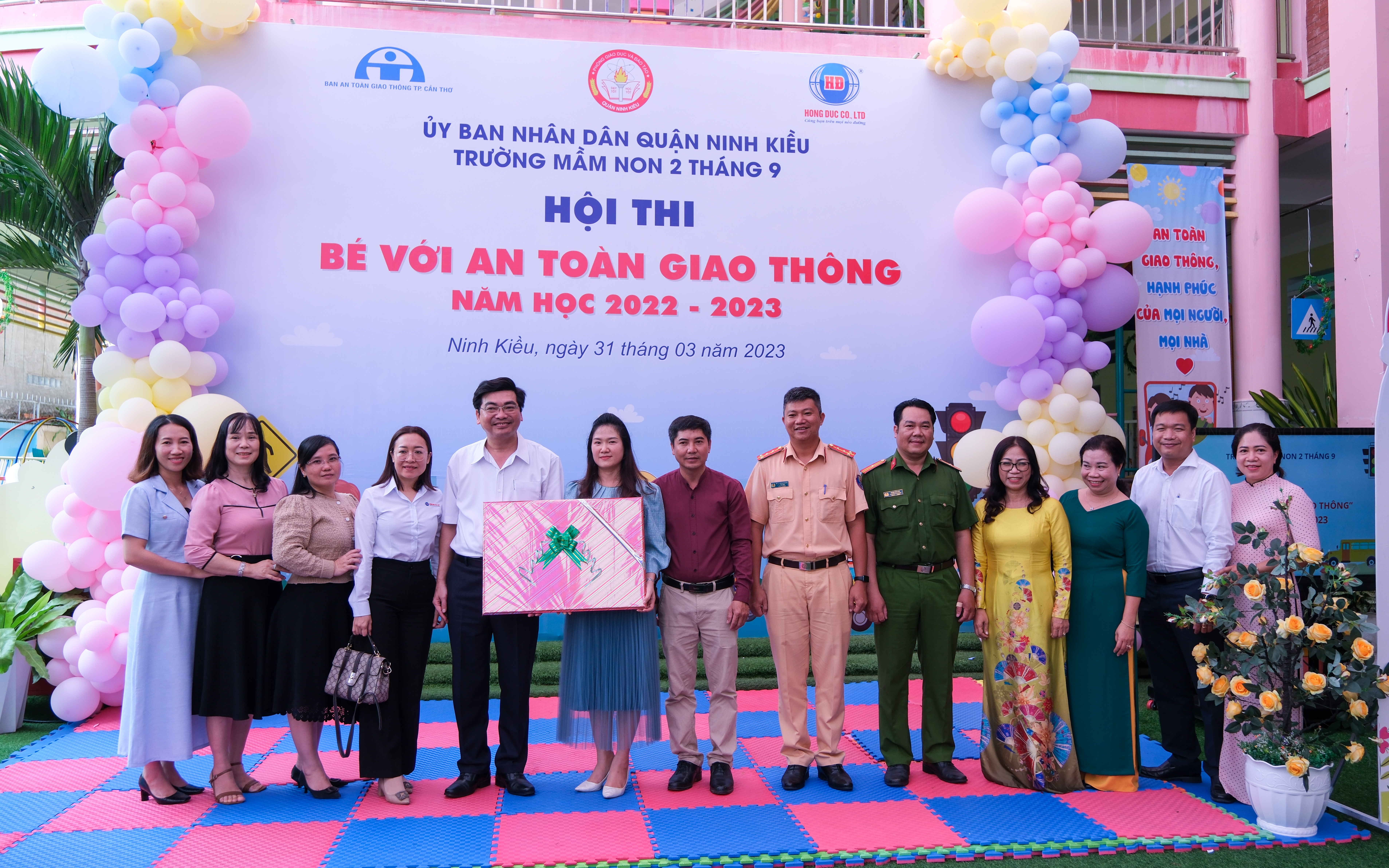 Trẻ mầm non Cần Thơ hào hứng tìm hiểu an toàn giao thông