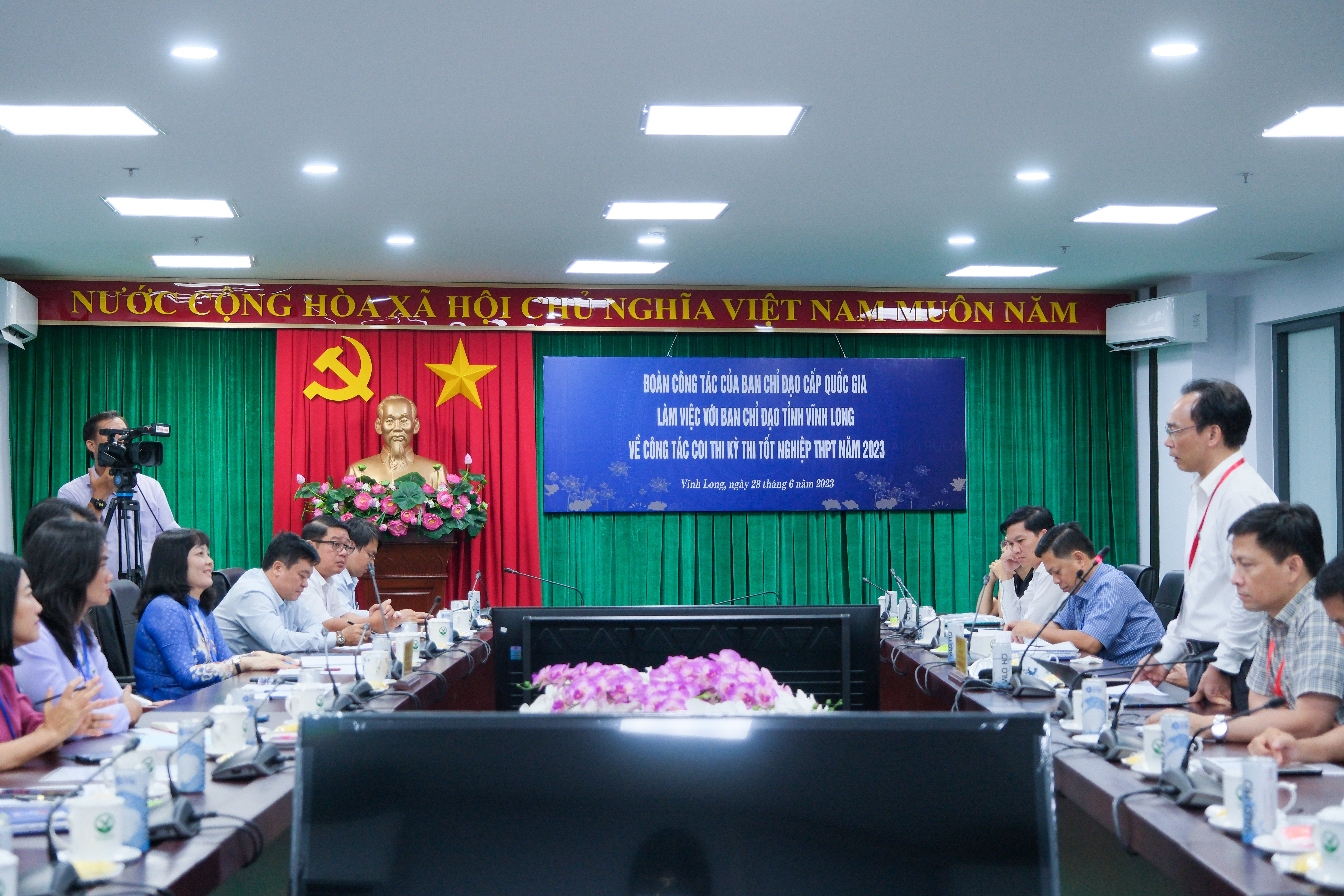 Quang cảnh buổi làm việc của đoàn công tác số 2 và Ban chỉ đạo thi tỉnh Vĩnh Long.