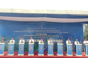 Đại biểu cắt băng khởi công dự án mở rộng tuyến cao tốc TPHCM - Long Thành.