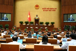 Quang cảnh phiên họp sáng 24/5. 