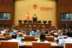 Quang cảnh phiên họp sáng 24/5. 