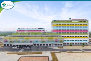 Cơ sở 2 của Bệnh viện Nhi Trung ương được tổ chức với 11 khoa lâm sàng, 4 khoa cận lâm sàng và 1 đơn vị chức năng. 