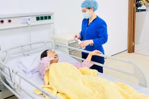 Bệnh nhân được chẩn đoán đa chấn thương: vỡ gan, vỡ thận. Ảnh: BVCC.