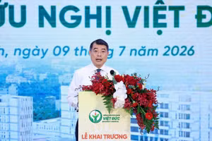 Thủ tướng Lê Minh Hưng đánh giá việc đưa Bệnh viện Hữu nghị Việt Đức và Bệnh viện Bạch Mai cơ sở Ninh Bình vào hoạt động có ý nghĩa đặc biệt quan trọng. 