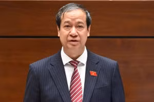 Bộ trưởng Bộ Giáo dục và Đào tạo Nguyễn Kim Sơn trả lời chất vấn sáng 20/6. 