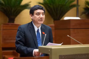 Chủ nhiệm Uỷ ban Văn hóa và Xã hội của Quốc hội Nguyễn Đắc Vinh. 