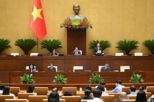Phó Chủ tịch Quốc hội Nguyễn Khắc Định điều hành nội dung phiên thảo luận ngày 23/6.
