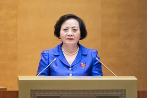 Bộ trưởng Bộ Nội vụ Phạm Thị Thanh Trà trình bày Tờ trình về việc sắp xếp đơn vị hành chính cấp tỉnh năm 2025.