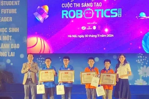 Các thí sinh đạt giải Nhất bảng R1 và R2. 