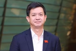 Từ tháng 1/2021 đến nay, ông Lê Quang Tùng là Ủy viên Trung ương Đảng khóa XIII, Bí thư Tỉnh ủy Quảng Trị.