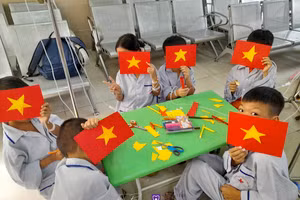 The Blouse là dự án thiện nguyện nhằm giúp đỡ, hỗ trợ các em nhỏ có hoàn cảnh kém may mắn.