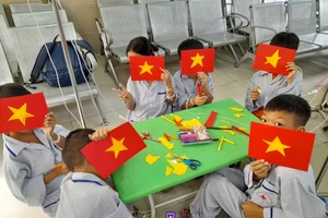 The Blouse là dự án thiện nguyện nhằm giúp đỡ, hỗ trợ các em nhỏ có hoàn cảnh kém may mắn.