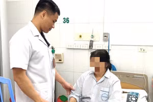 Bệnh nhân đã trải qua nhiều lần phẫu thuật trước khi được chẩn đoán mắc ung thư. Ảnh: BVCC. 