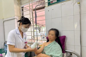 Sau khi tỉnh, bệnh nhân được chuyển về khoa theo dõi chăm sóc và điều trị tiếp. Ảnh: BVCC.