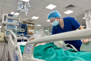 Các bác sĩ khuyến cáo, người từng được chẩn đoán xơ gan tuyệt đối không được uống rượu, kể cả liều nhỏ. Ảnh: BVCC. 